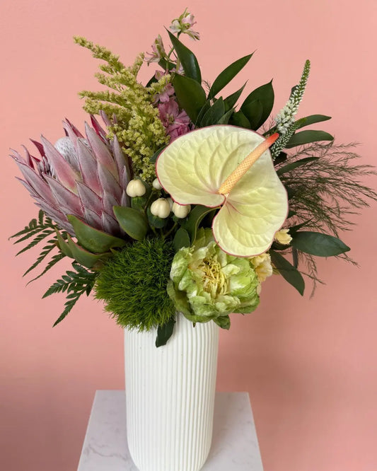 Clean & Modern | Sleek Designer Floral Arrangement Blume Ruhm Ward Village Honolulu