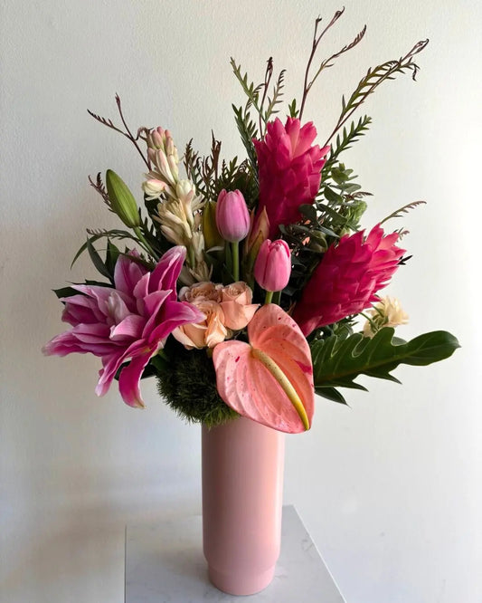 Clean & Modern | Sleek Designer Floral Arrangement Blume Ruhm Ward Village Honolulu